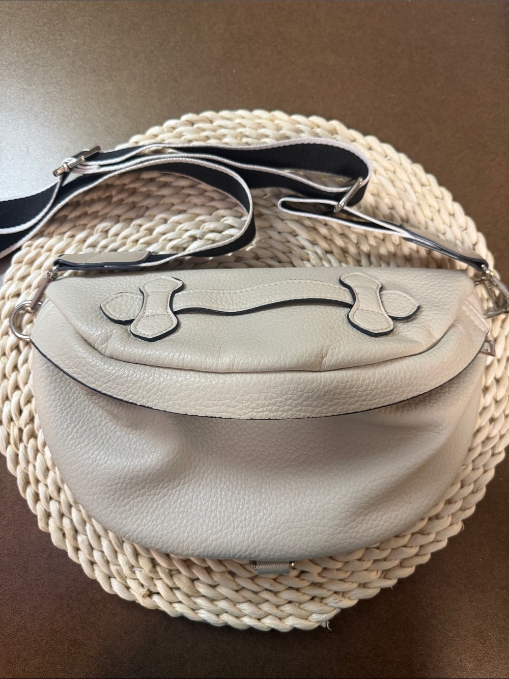 Women's Cream Leather Crossbody Bag with Adjustable Strap ESLCORRI
